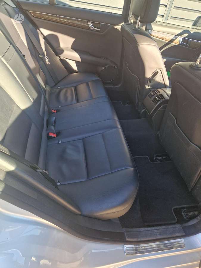 Mercedes-Benz C200 2010 — photo 6