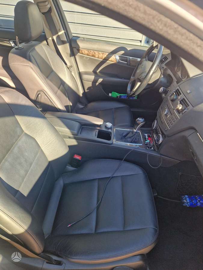 Mercedes-Benz C200 2010 — photo 7
