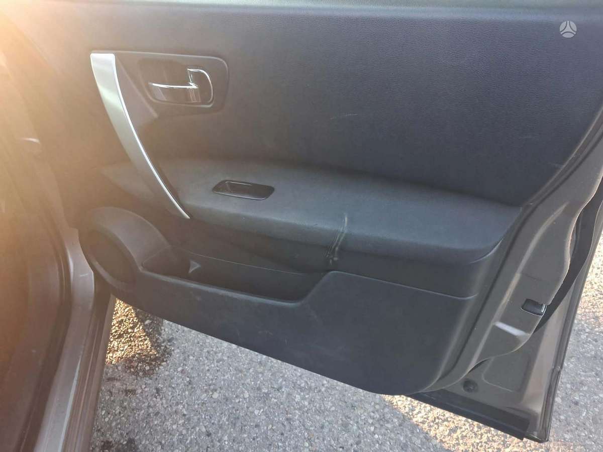 Nissan Qashqai+2 2009 — photo 24
