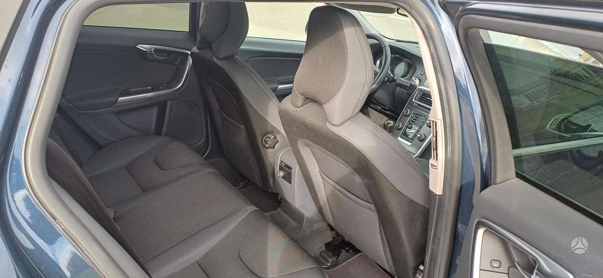 Volvo V60 2014 — photo 11