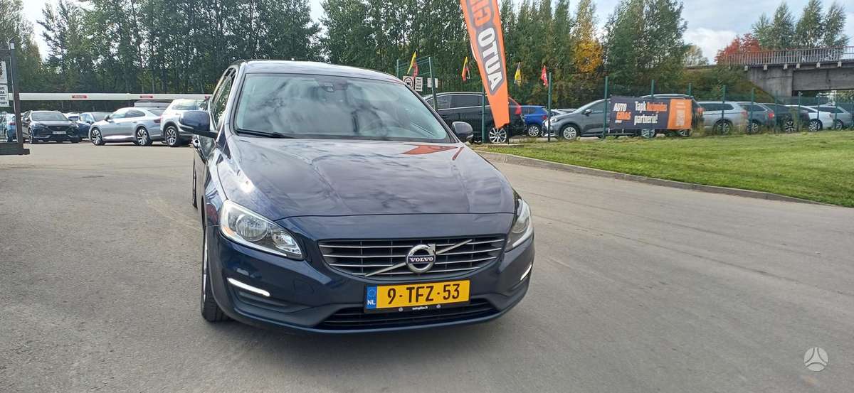 Volvo V60 2014 — rear view