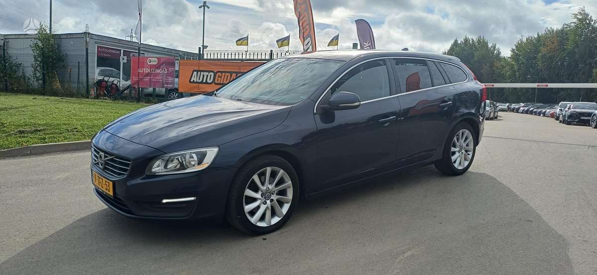 Volvo V60 2014 — interior