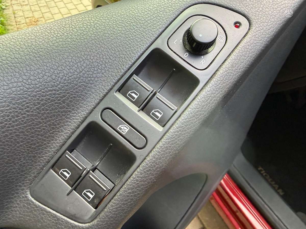 Volkswagen Tiguan 2011 — photo 14