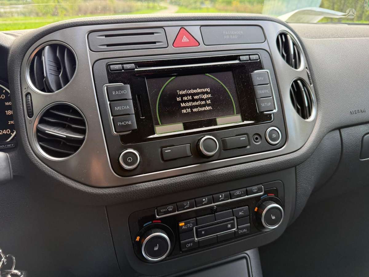 Volkswagen Tiguan 2011 — photo 15
