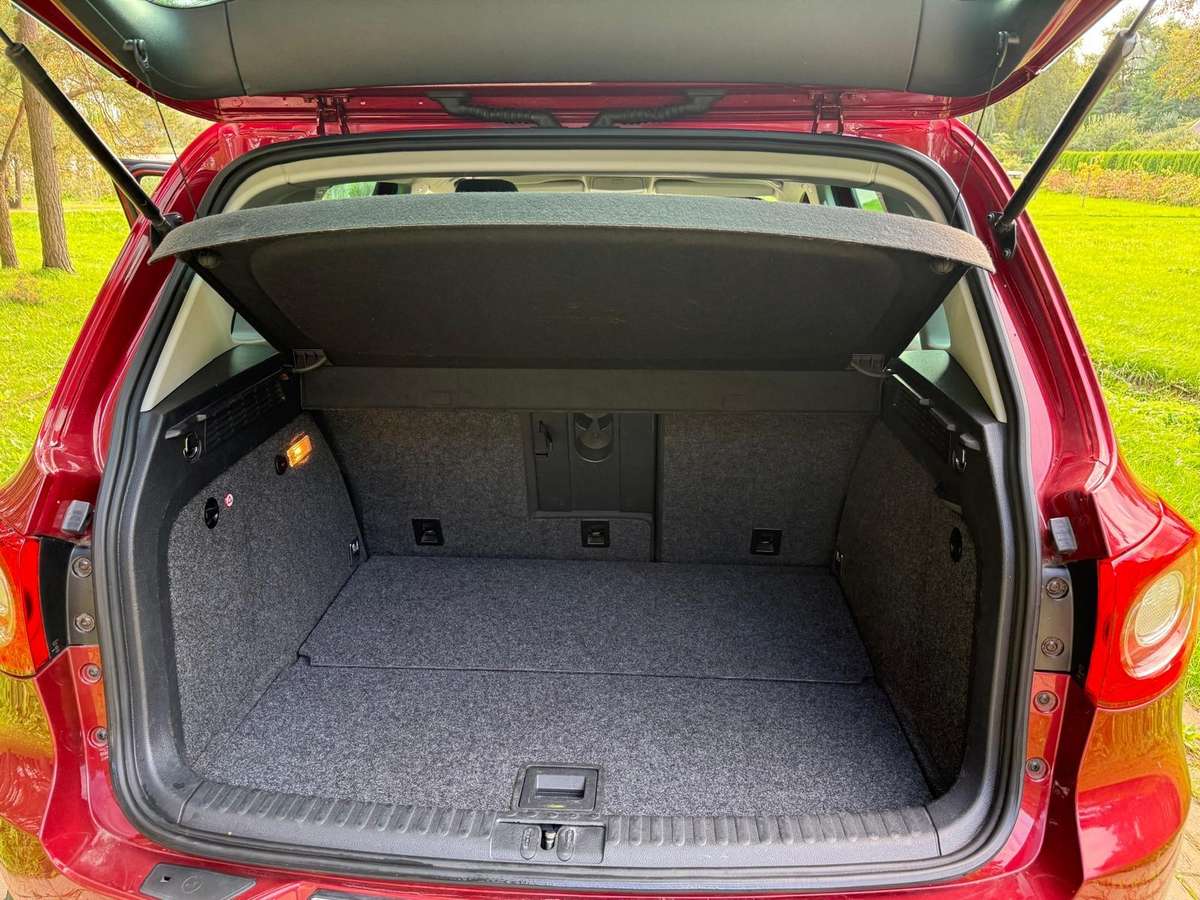 Volkswagen Tiguan 2011 — photo 9