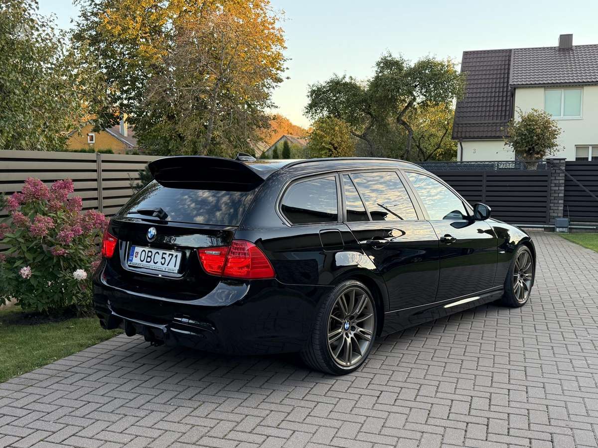BMW 320 2011 — двигун 1995 cm³, 163 HP (120kW)