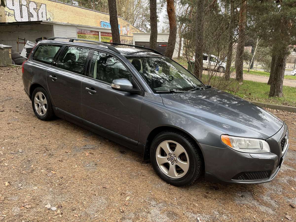Volvo V70 2010 — салон