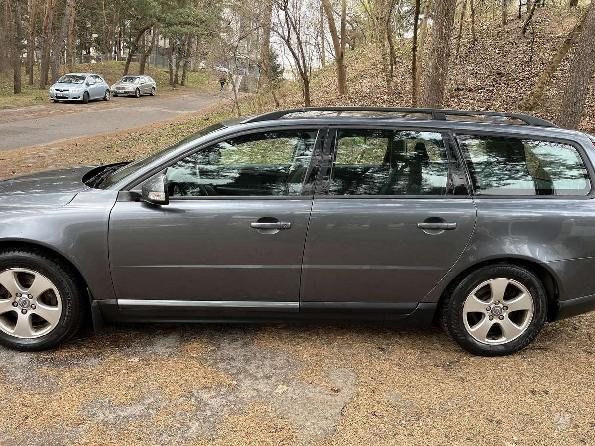 Volvo V70 2010 — двигун 1999 cm³, 145 HP (107kW)