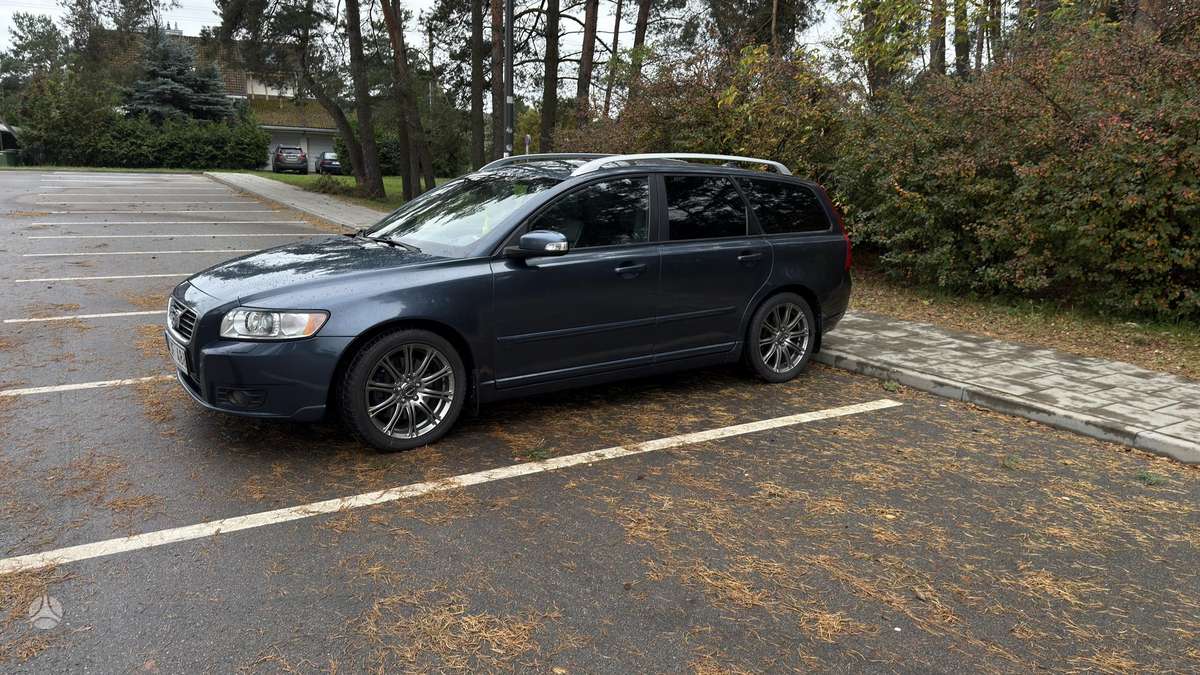 Volvo V50 2009 — вигляд ззаду
