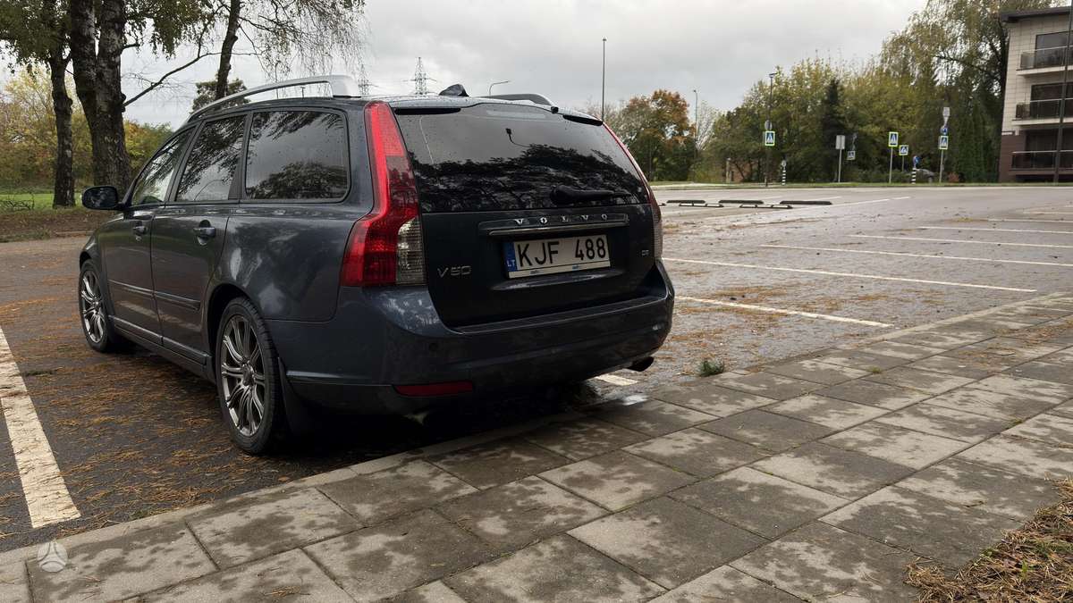 Volvo V50 2009 — двигун 2400 cm³, 179 HP (132kW)