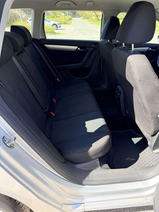 Volkswagen Passat 2011 — photo 10