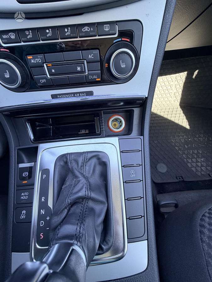 Volkswagen Passat 2011 — photo 6