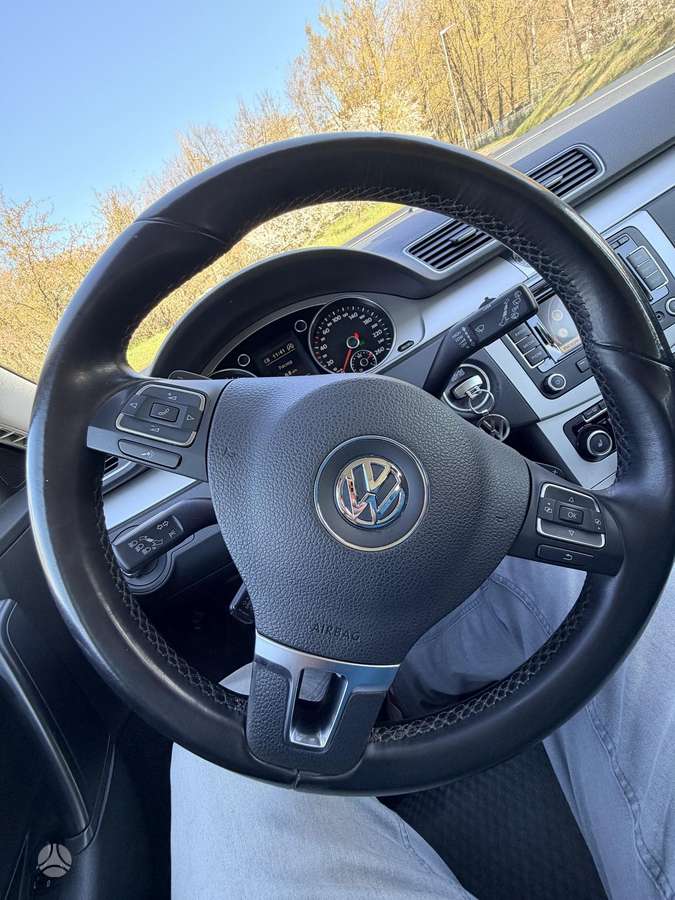 Volkswagen Passat 2011 — photo 7