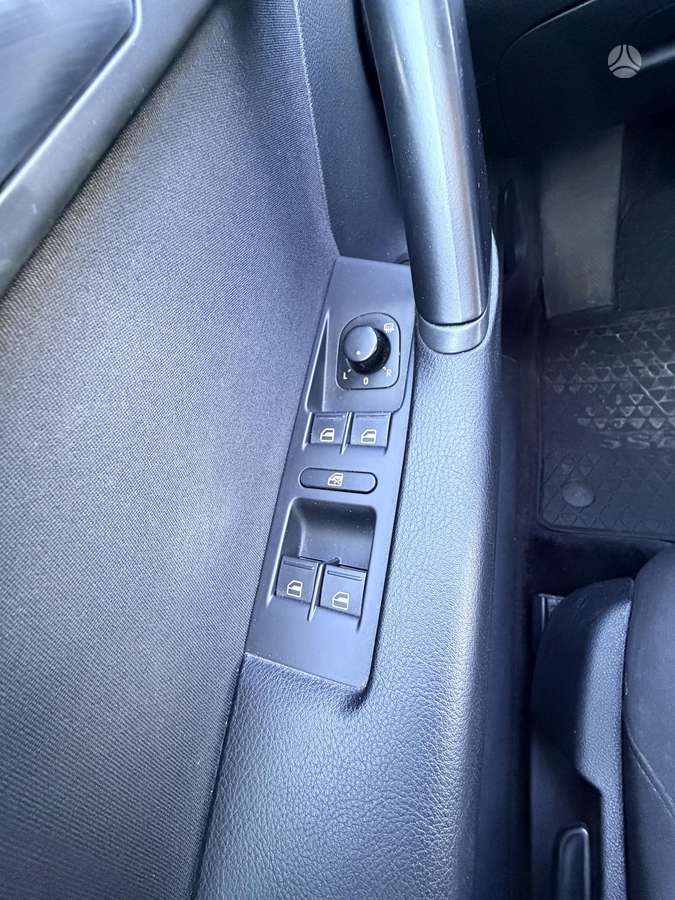 Volkswagen Passat 2011 — photo 8