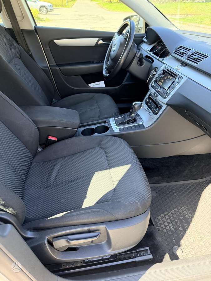 Volkswagen Passat 2011 — photo 9