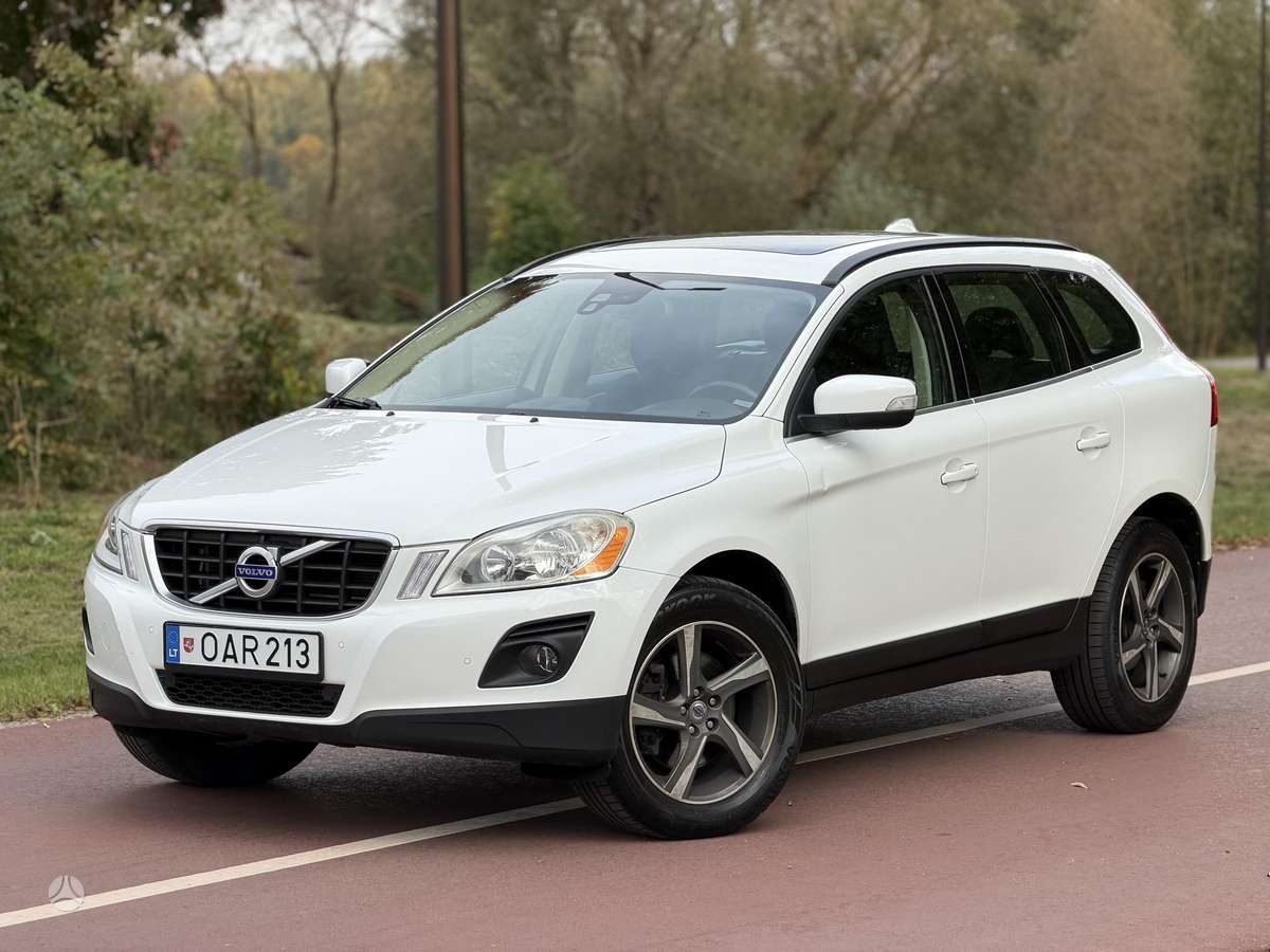 Volvo XC60 2009 — салон