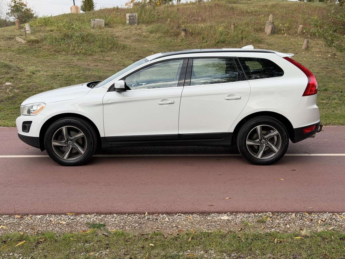 Volvo XC60 2009 — двигун 2400 cm³, 163 HP (120kW)