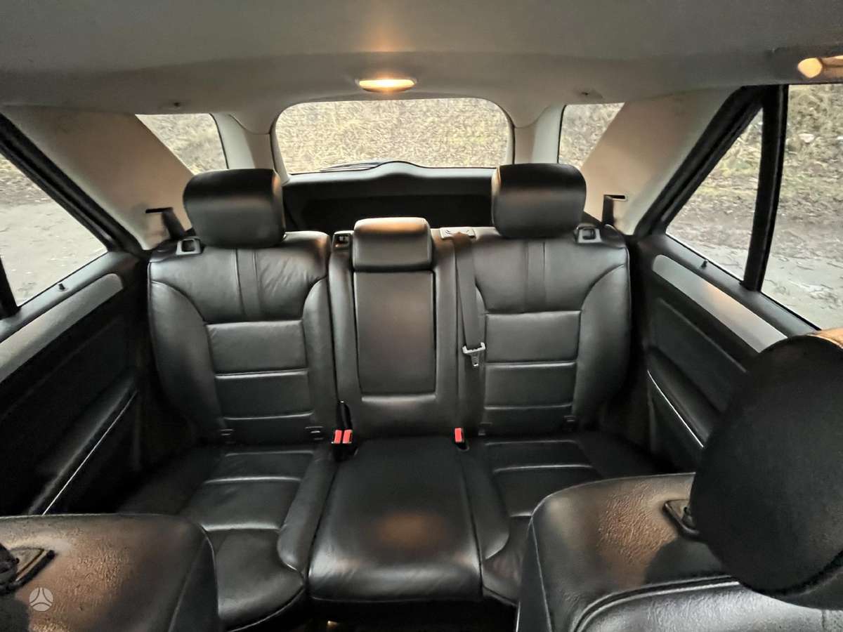 Mercedes-Benz ML350 2009 — photo 11