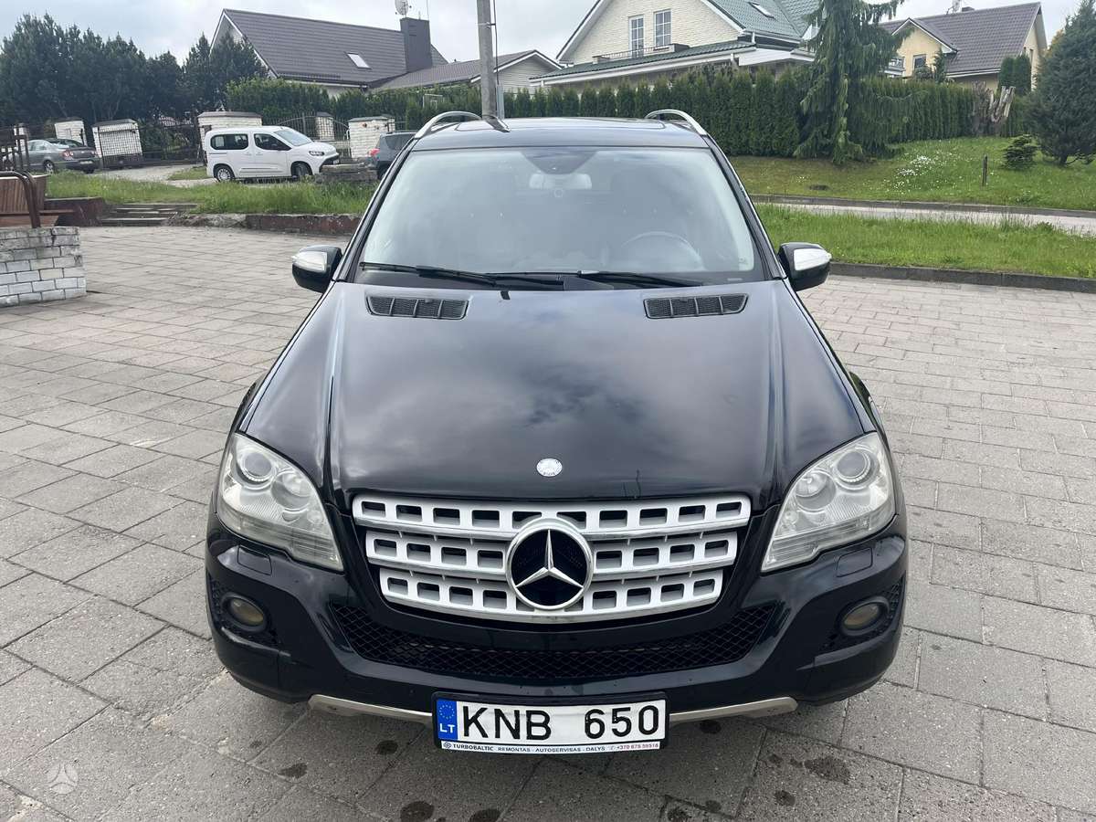 Mercedes-Benz ML350 2009 — interior