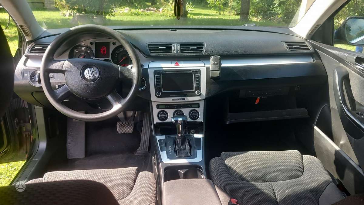 Volkswagen Passat 2008 — rear view