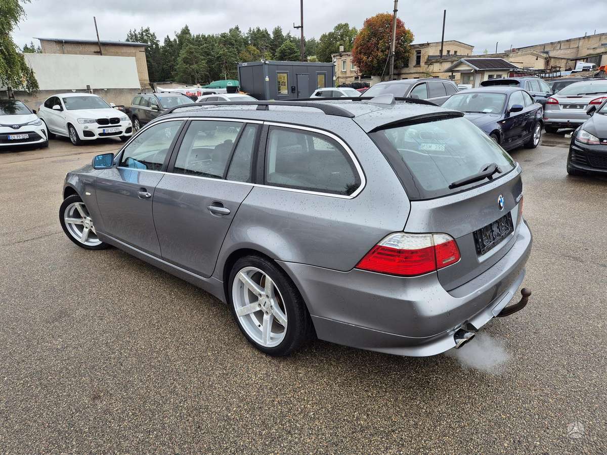 BMW 525 2007 — салон