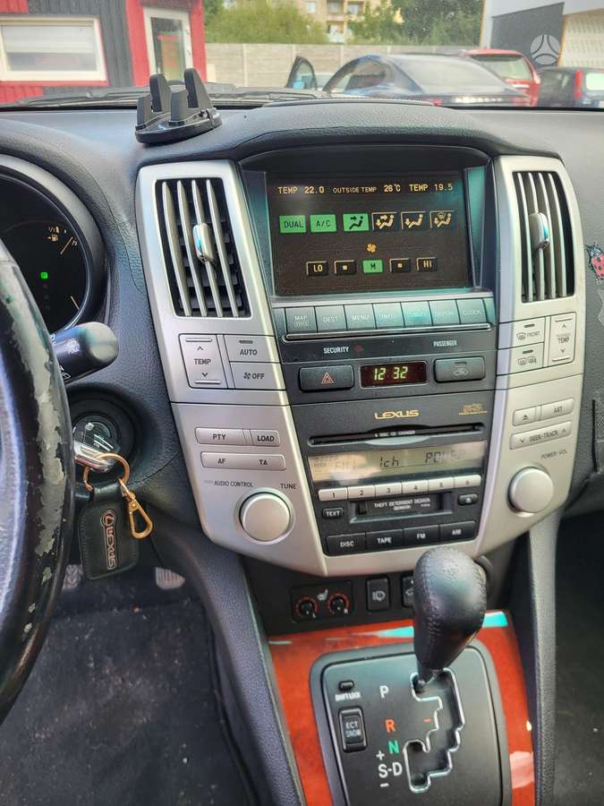 Lexus RX 2004 — photo 15
