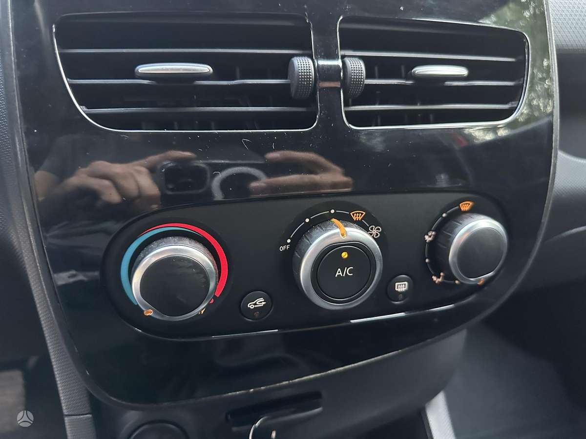 Renault Clio 2015 — photo 21