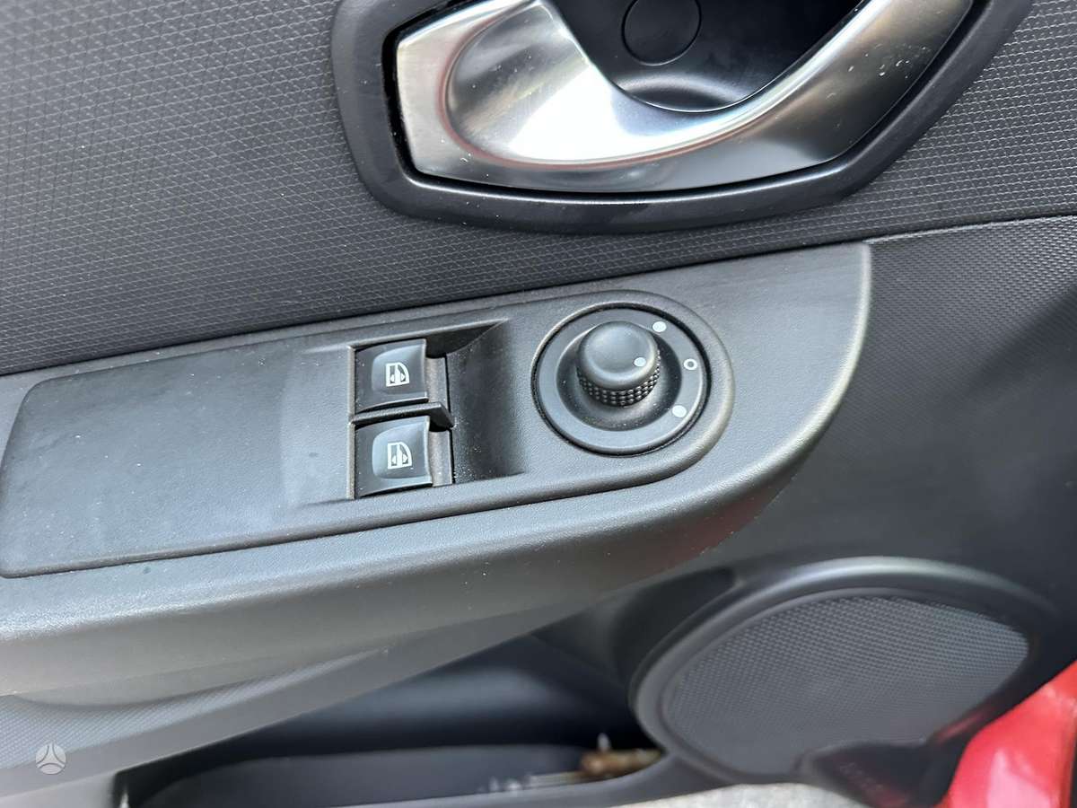 Renault Clio 2015 — photo 24