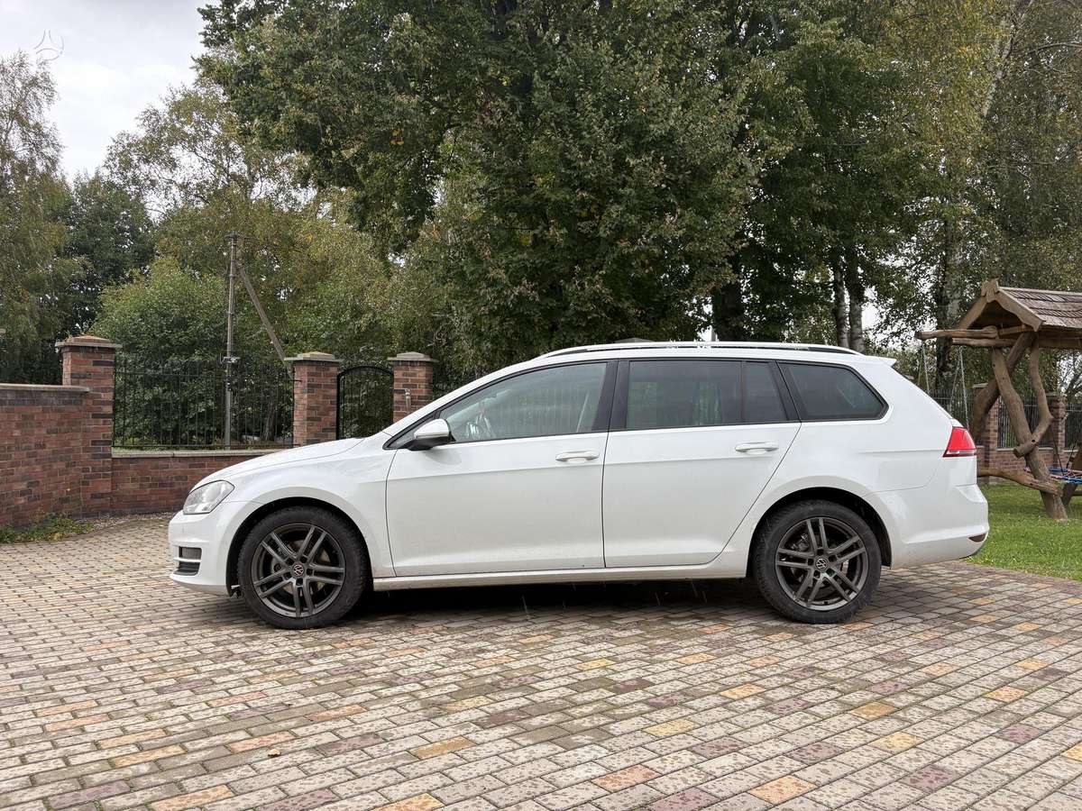 Volkswagen Golf 2014 — rear view