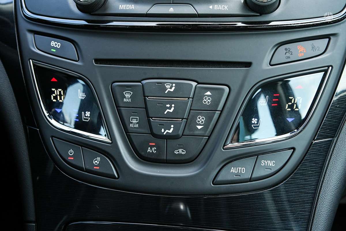 Opel Insignia 2014 — photo 20