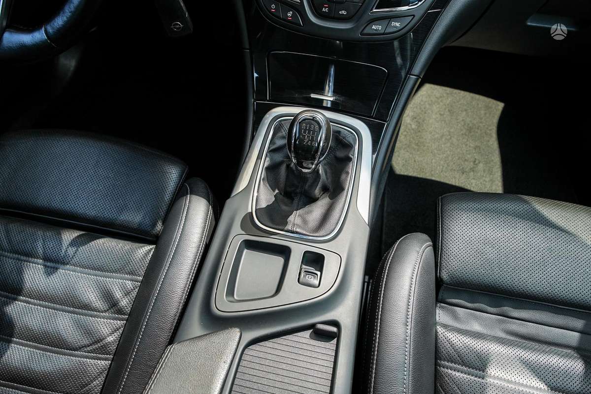 Opel Insignia 2014 — photo 21
