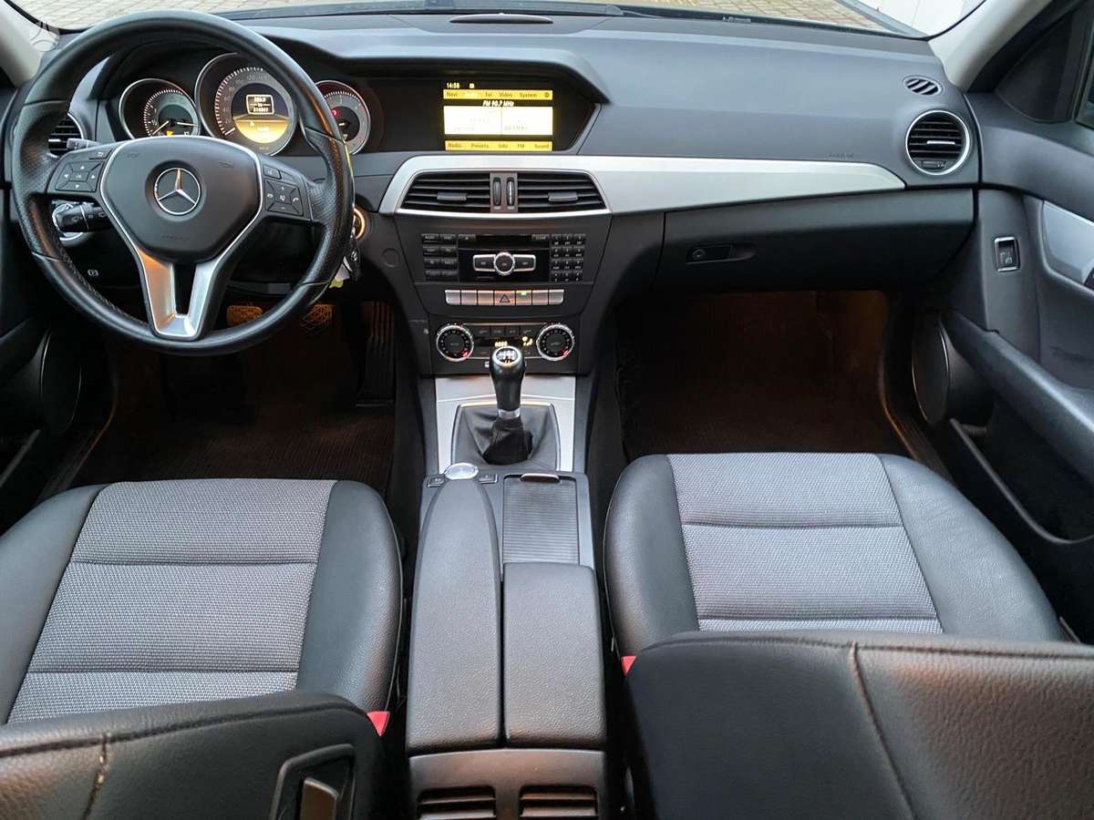 Mercedes-Benz C180 2011 — photo 11