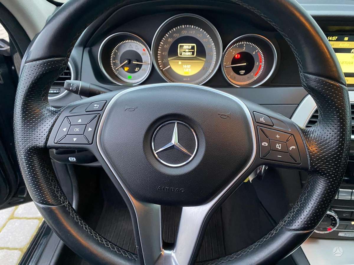 Mercedes-Benz C180 2011 — photo 12