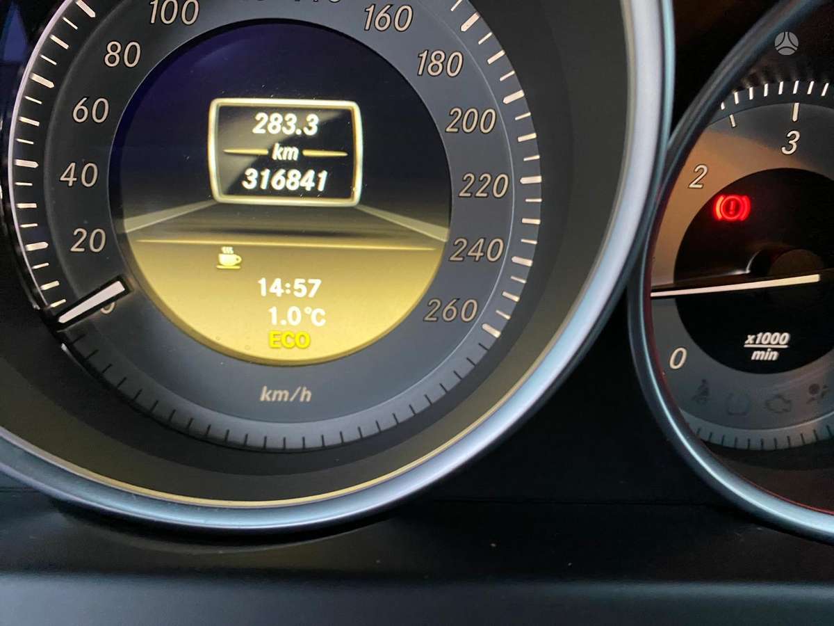 Mercedes-Benz C180 2011 — photo 13