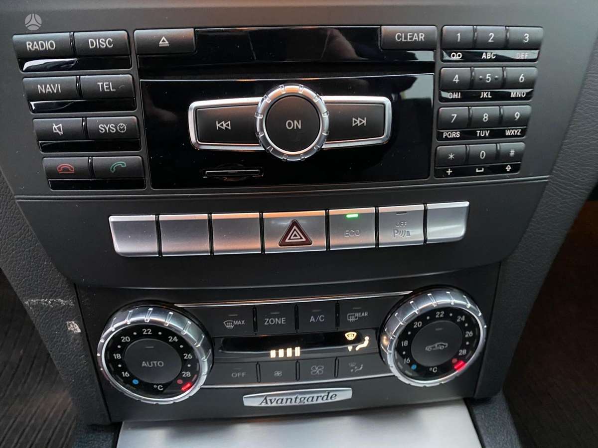 Mercedes-Benz C180 2011 — photo 14