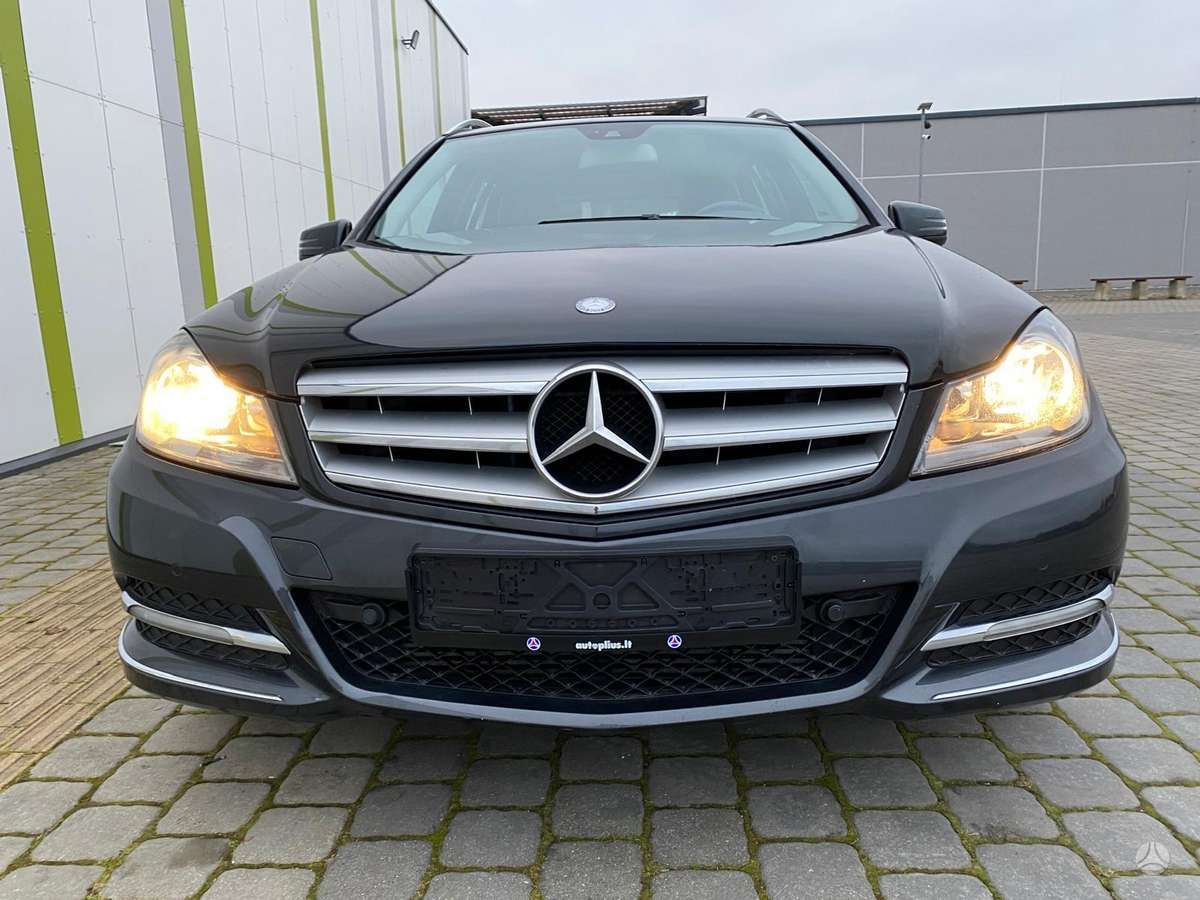 Mercedes-Benz C180 2011 — photo 8