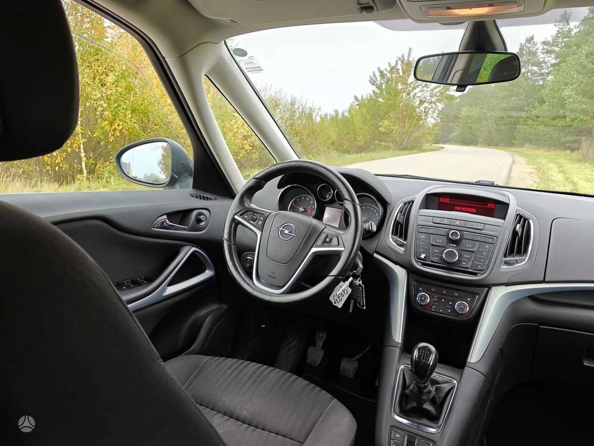 Opel Zafira 2012 — photo 11