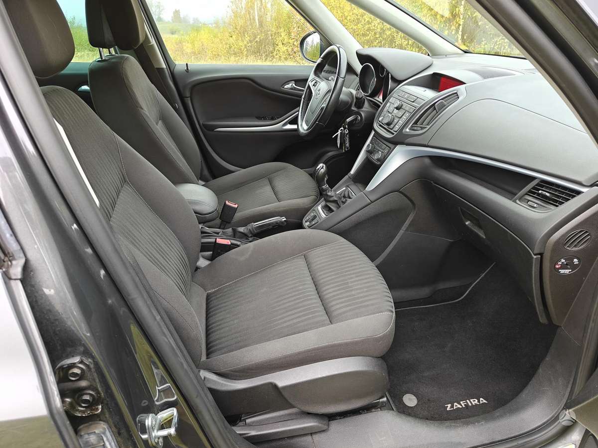 Opel Zafira 2012 — photo 13