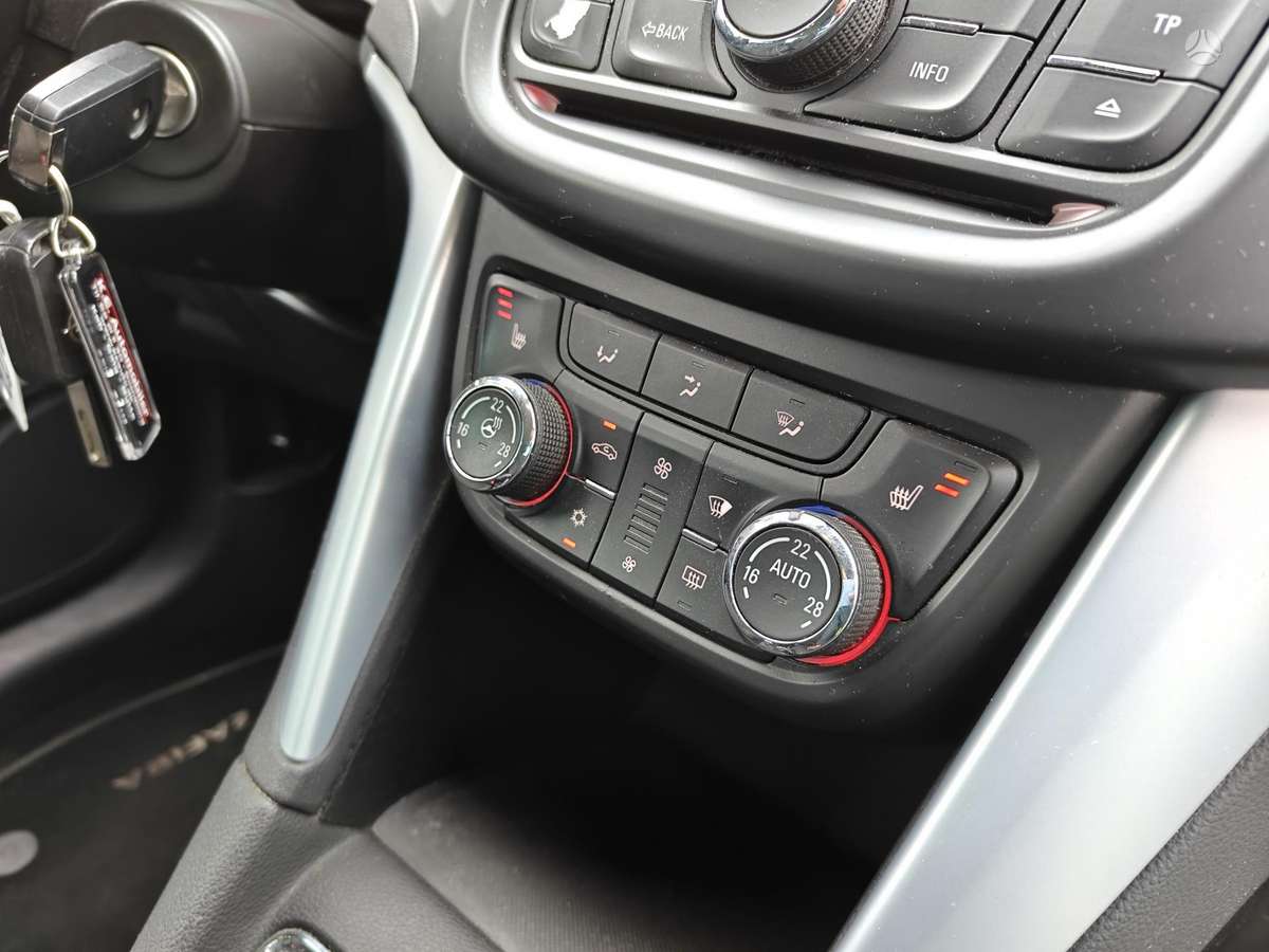 Opel Zafira 2012 — photo 17
