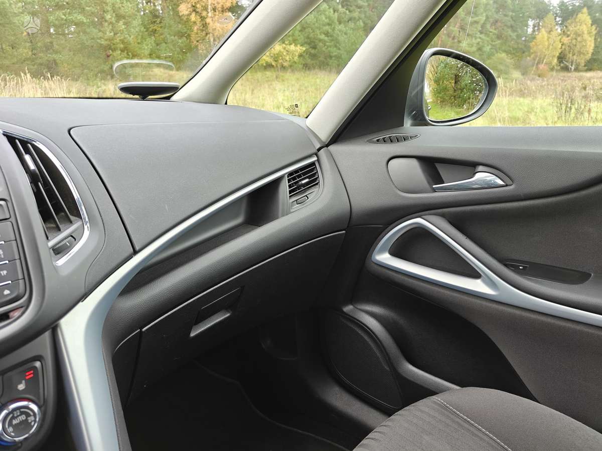 Opel Zafira 2012 — photo 22