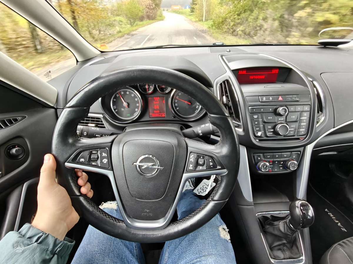 Opel Zafira 2012 — photo 25