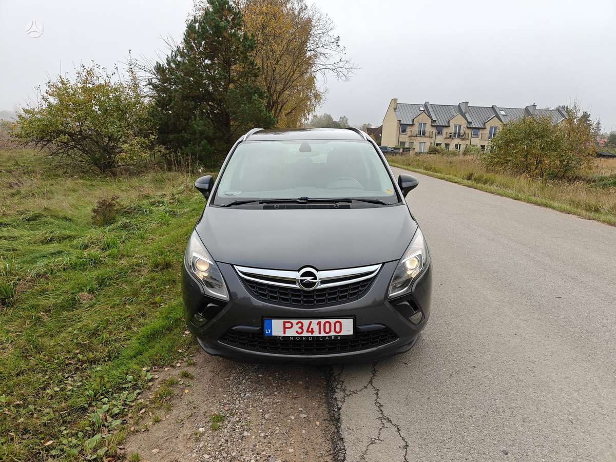 Opel Zafira 2012 — interior