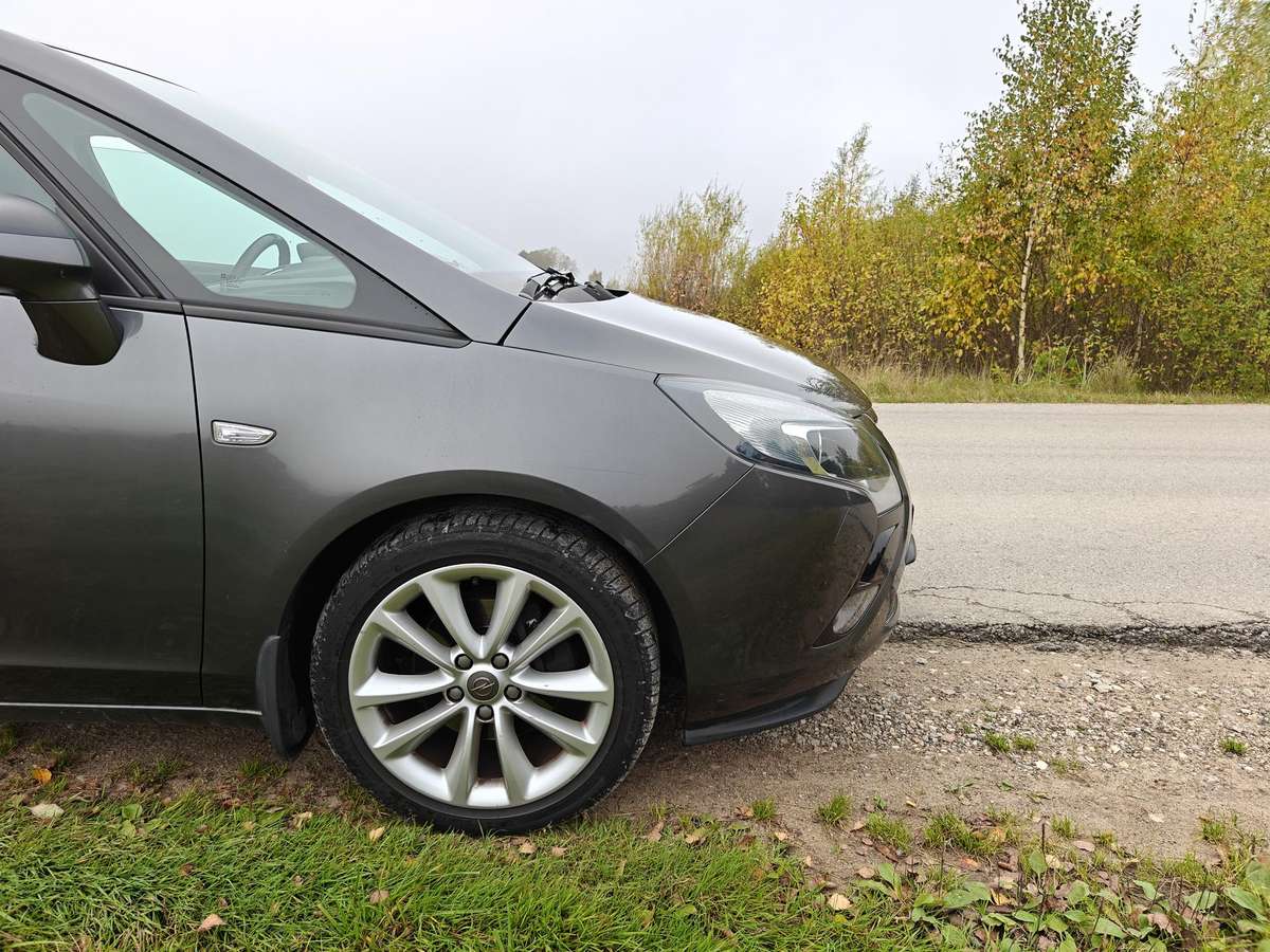 Opel Zafira 2012 — engine 1362 cm³, 140 HP (103kW)
