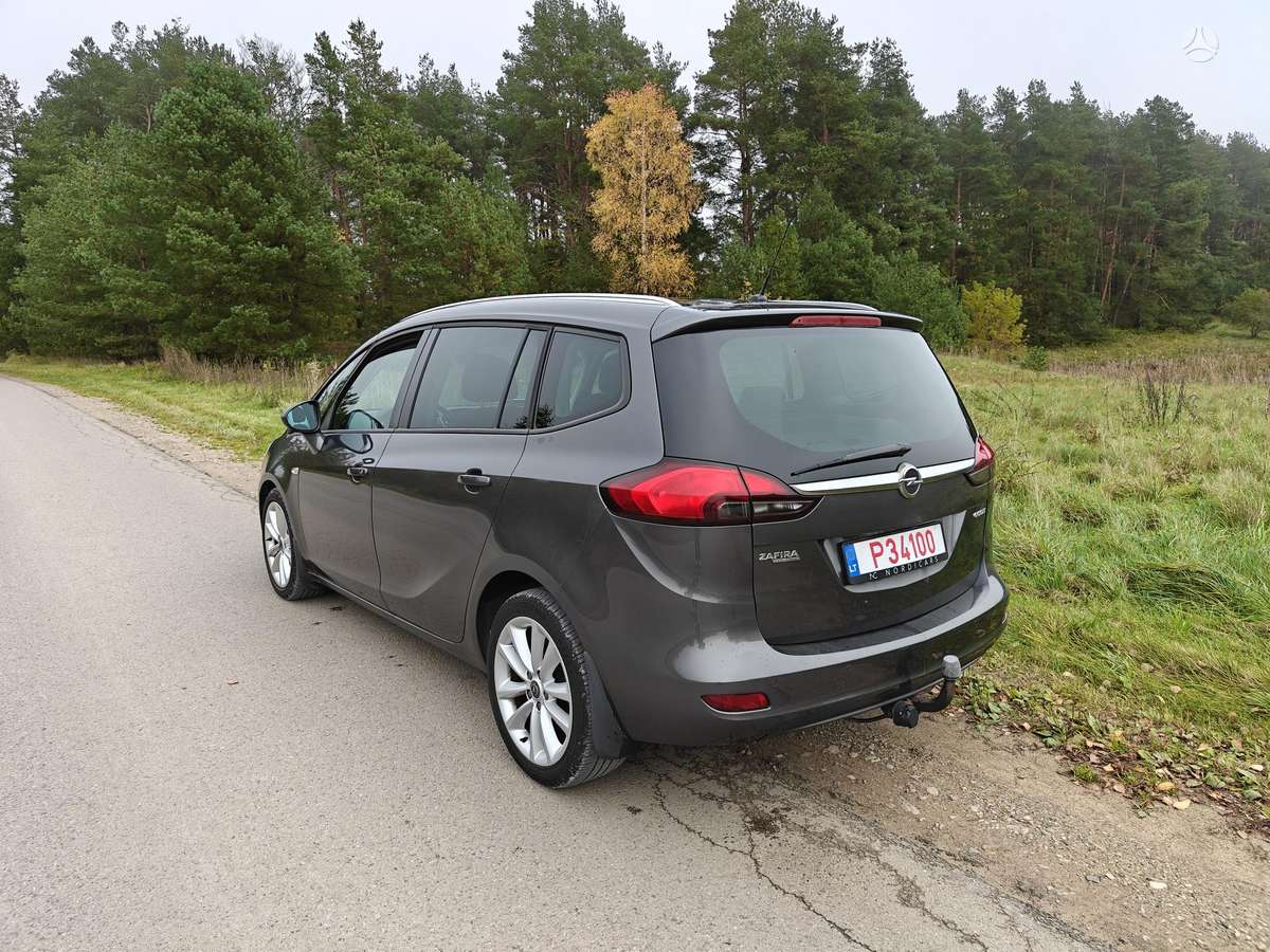 Opel Zafira 2012 — photo 9
