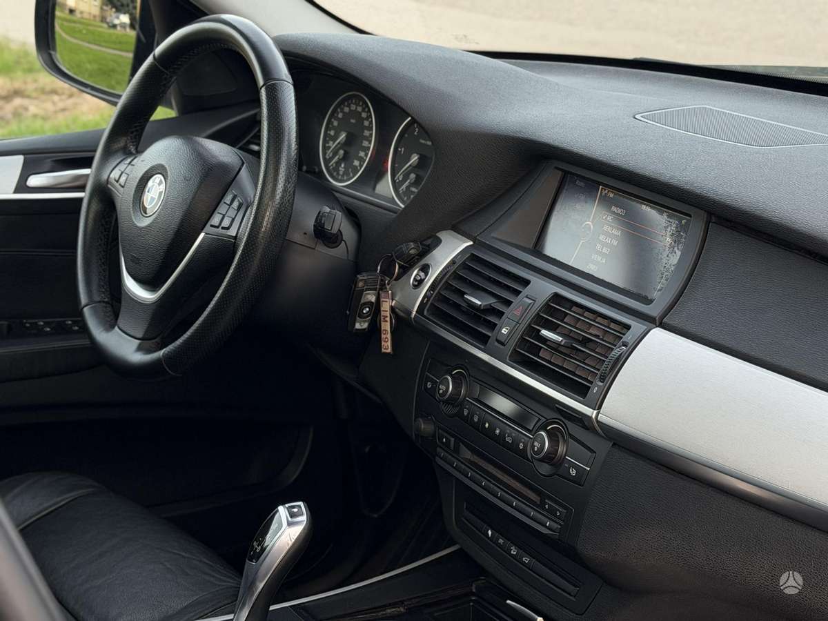 BMW X5 2008 — photo 19