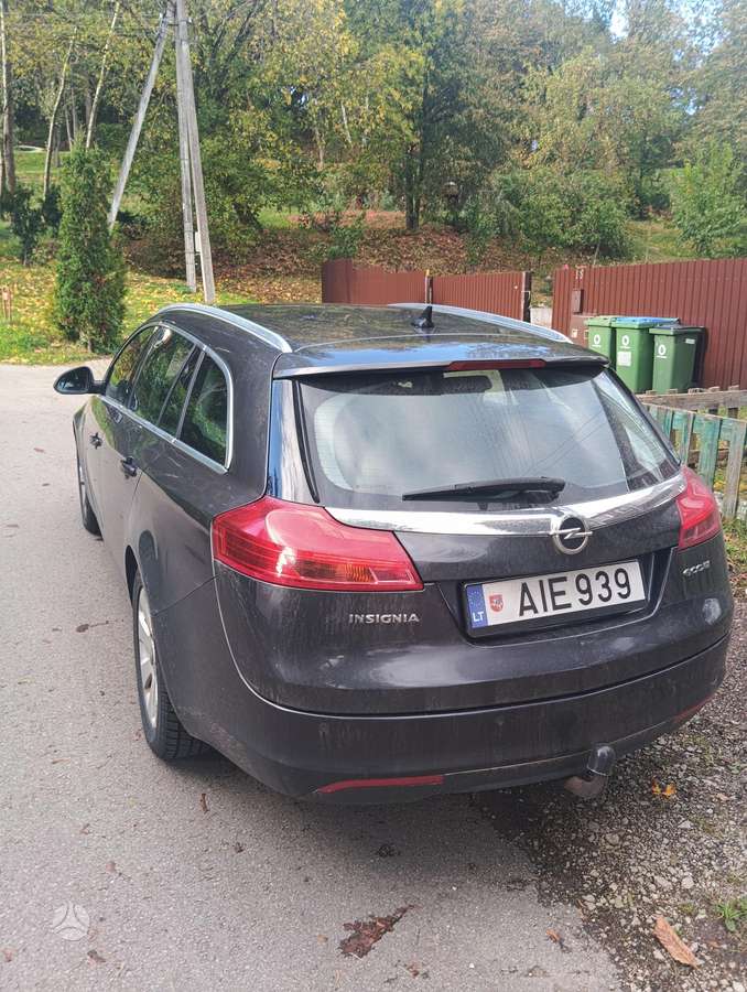 Opel Insignia 2011 — салон