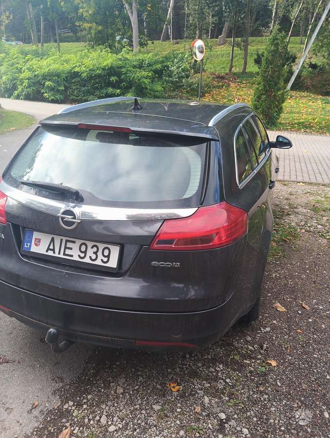 Opel Insignia 2011 — двигун 1956 cm³, 131 HP (96kW)