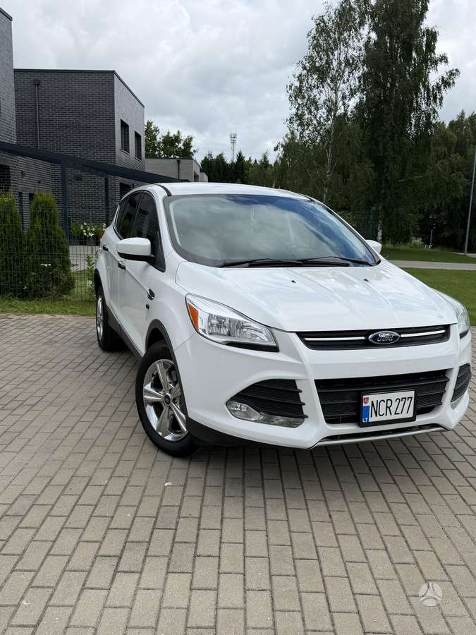 Ford Escape 2015 — вигляд ззаду