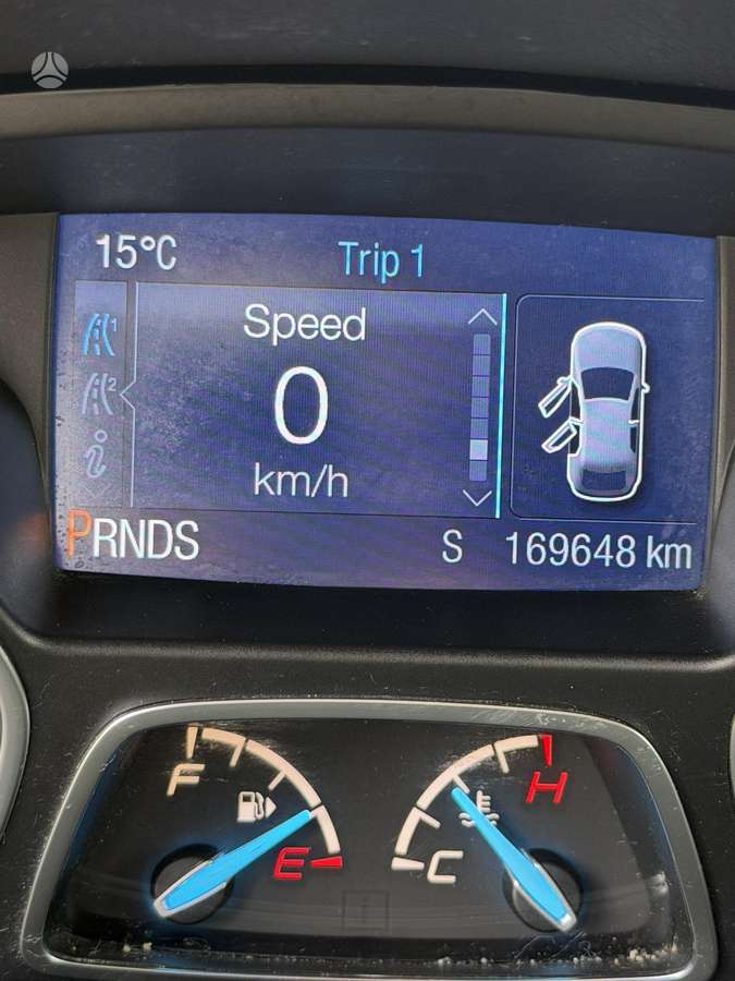 Ford Escape 2015 — салон