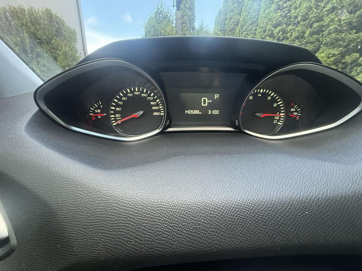Peugeot 308 2014 — photo 17